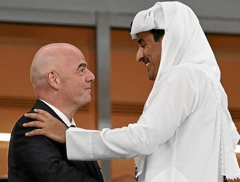Infantino Qatarreko emirrarekin, Tamim bin Hamad Al Thani.