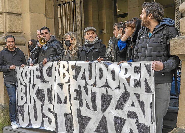 Cabezudoren kasuaren inguruko epaiketaren atarian egindako protesta.