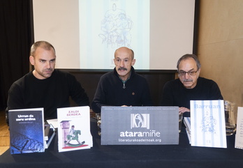 Oier GOnzalez, Jokin Urain eta Xabier Izaga, Ataramiñeren aurtengo ‘uztaren’ aurkezpenean.