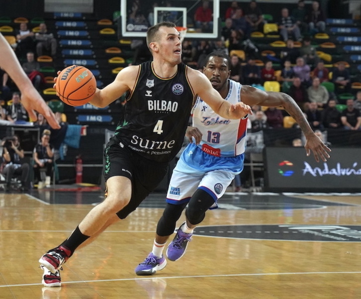 Nikola Radicevicek asteazkeneko partida ahaztu eta aurrera jotzea dela deritzo biderik onena.