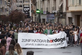 Hordago herri ekimenak ofizialtasunaren alde urrian Tuteran antolatutako manifestazioa.