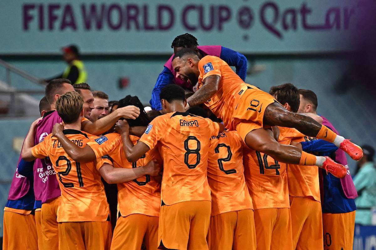 Los jugadores de Países Bajos celebran el segundo gol ante Estados Unidos. (Anne-Christine POUJOULAT/AFP)