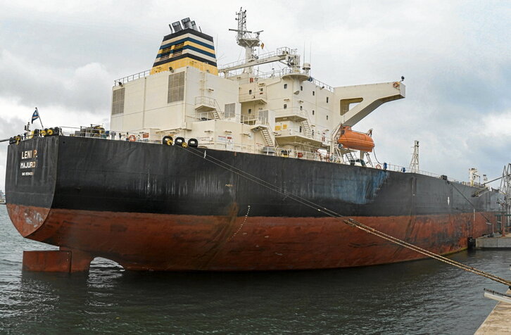 Petrolero con bandera de Islas Marshall. El tope al precio del crudo ruso afecta al transporte de terceros países.uerto de Tarragona