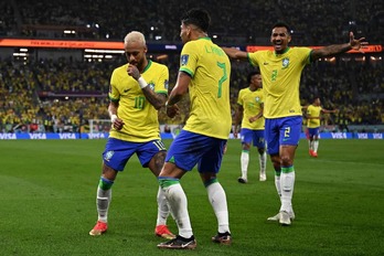 Paqueta y Neymar celebrando uno de los goles ante Corea del Sur