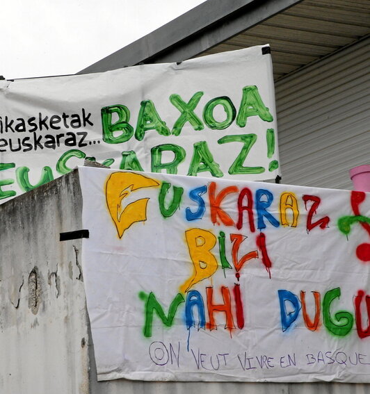«Azterketak euskaraz» dinamikaren protesta bat, apirilean, Baionako Hezkuntza Orientazio Zentroan.