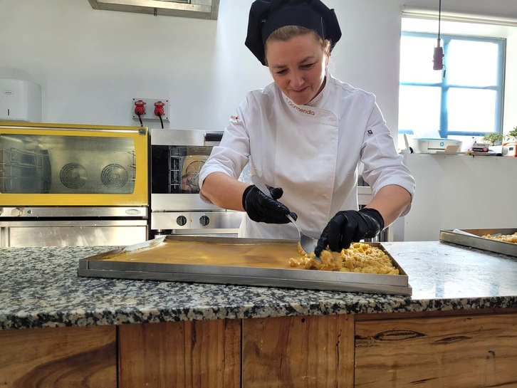Elena Garmendia, en su obrador de Vigo.