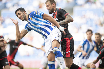 Merino pelea por un balón en un partido anterior ante el Rayo.