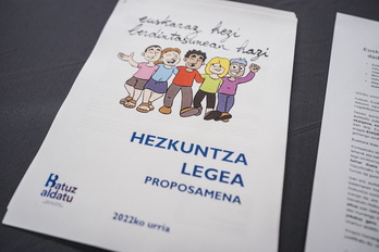 Hezkuntzako eragile nagusiek, gehiengo sindikalak eta Kontseiluak «Euskaraz hezi, berdintasunean hazi» adierazpena aurkeztu zuten duela urtebete