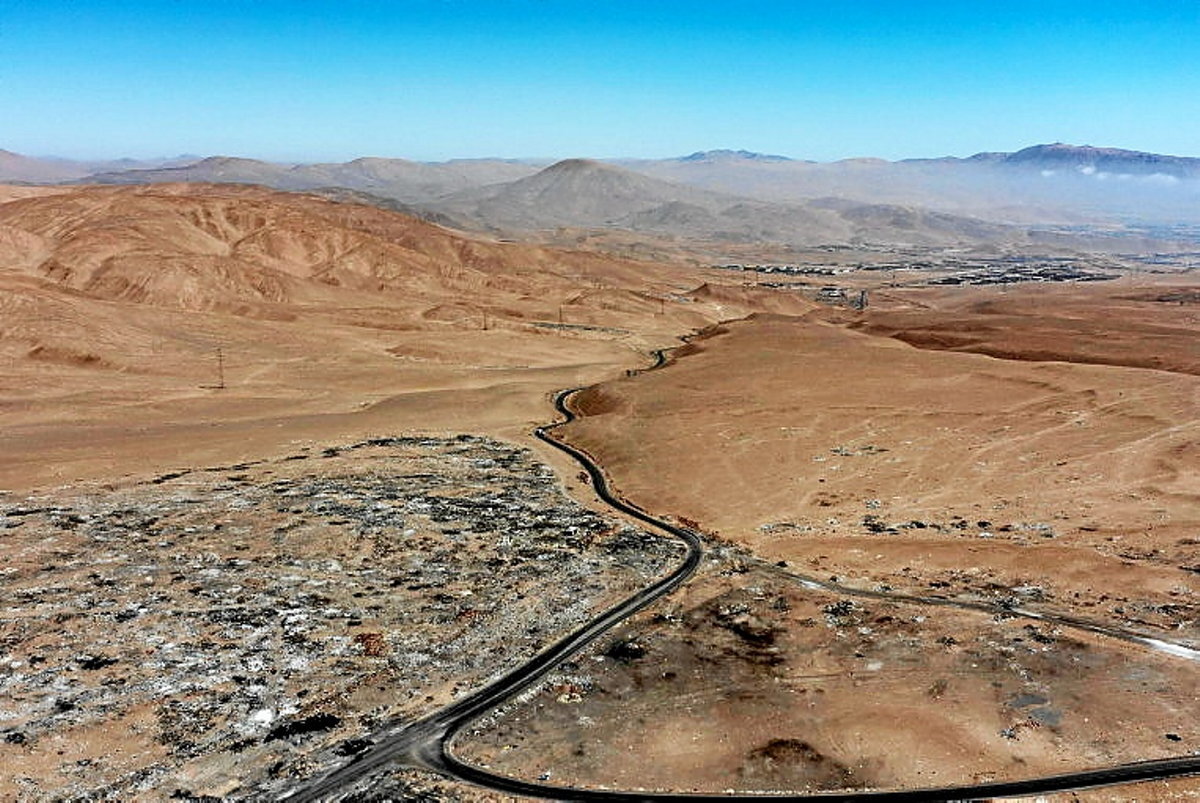 Legez kanpoko zabortegien aireko ikuspegia, Esmeralda sektorean. (MARTIN bernetti / AFP)