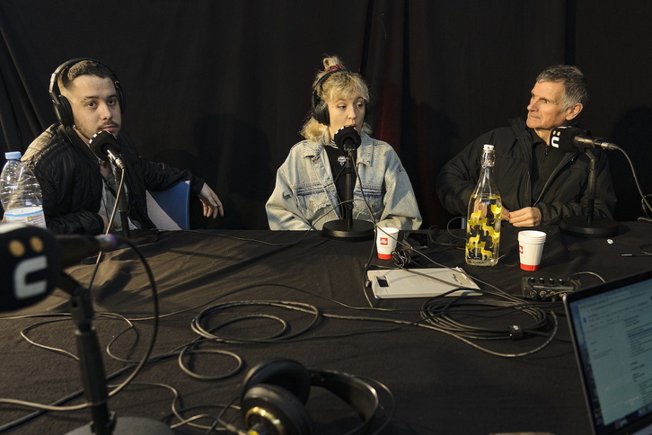 Beñat Rodrigo, Lide Hernando eta Ritxi Aizpuru aritu dira musikaren industriari buruz hausnarketan.