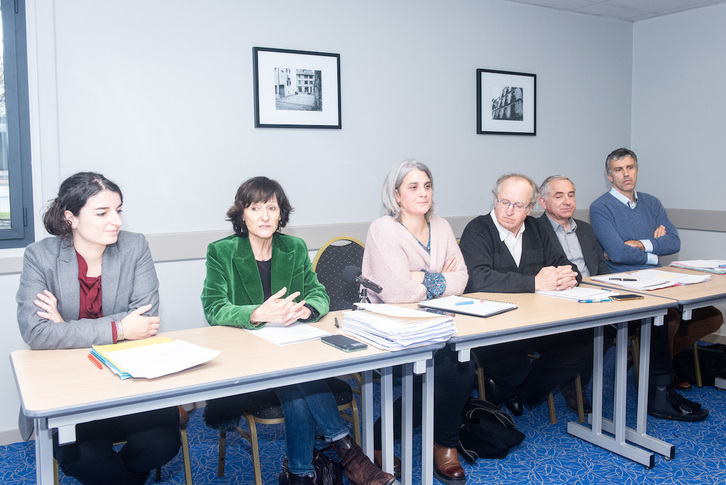 Abokatuak eta blokeo egunaren antolatzaileak, gaur arratsaldean Baionan eskainitako prentsaurrekoan.