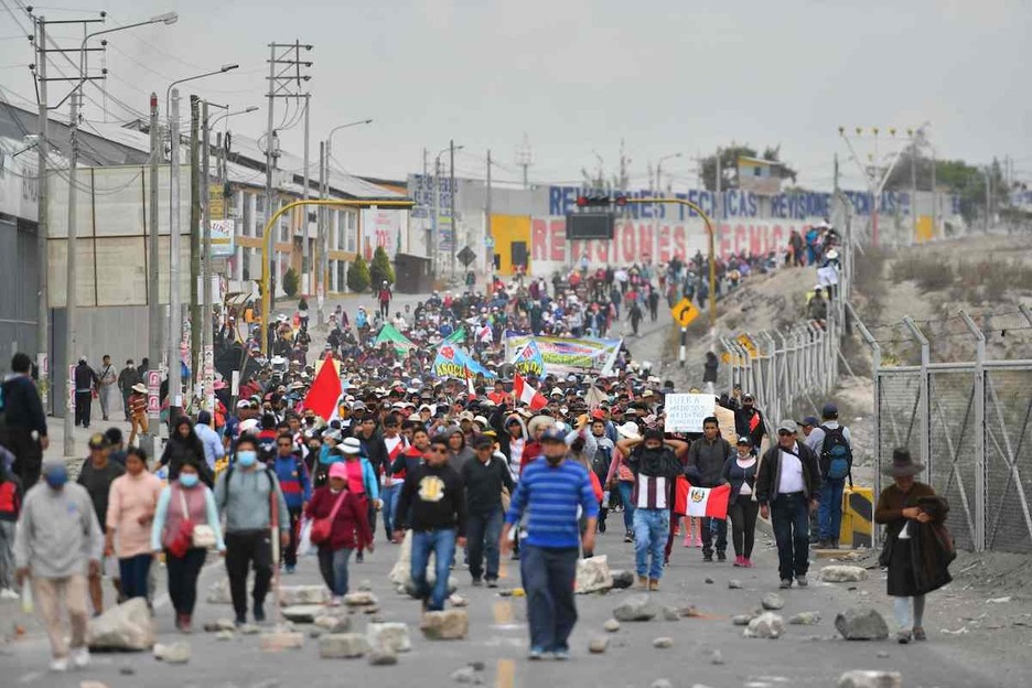 Manifestantes a favor de Pedro Castillo en Arequipa.