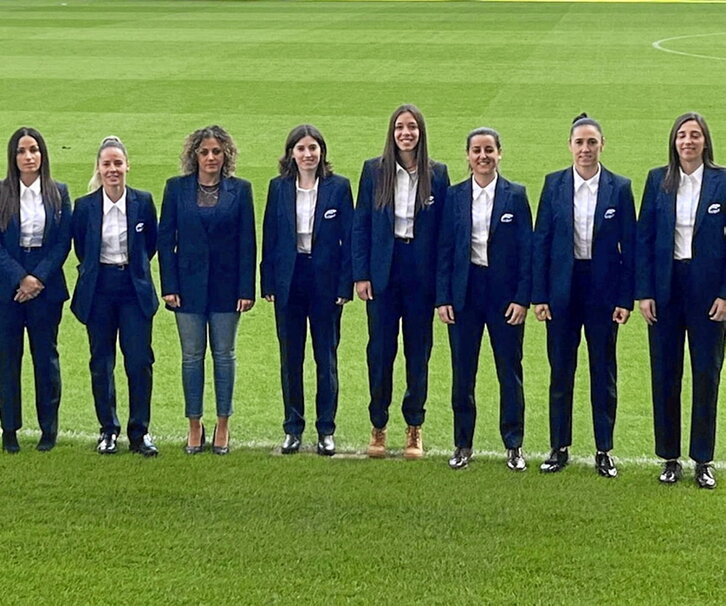 Vanesa Gimbert junto a algunas de sus compañeras.