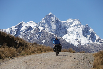 Aitor Igiñitzek 16 urte eman ditu bizikleta gainean bidaiatzen