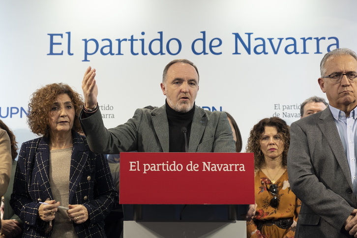 Esparza, en la comparecencia ante los medios en la que anunció que UPN se presentará en solitario a las próximas elecciones.