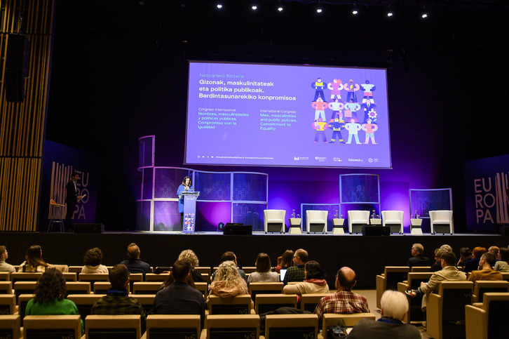 Beatriz Artolazabal sailburua maskulinitateei buruzko Emakunderen kongresuan izan da, Gasteizen.