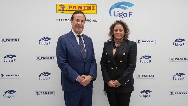 Lluís Torrent, director general de Panini en el Estado español, y Beatriz Álvarez, presidenta de Liga F.