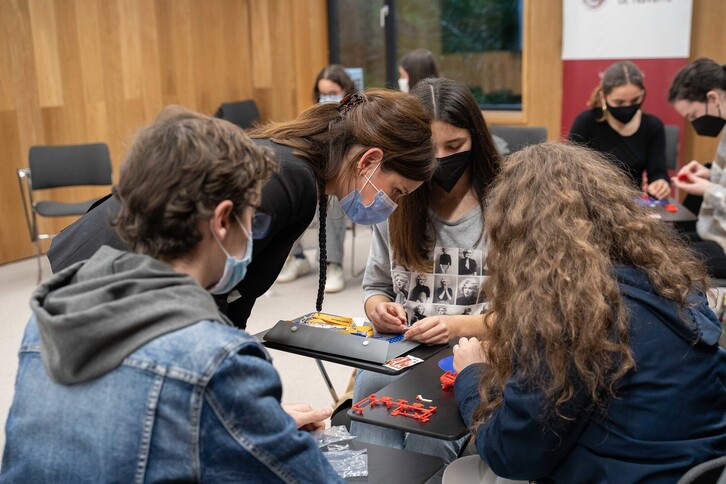 Aurreko edizio batean, emakume gazteak. 