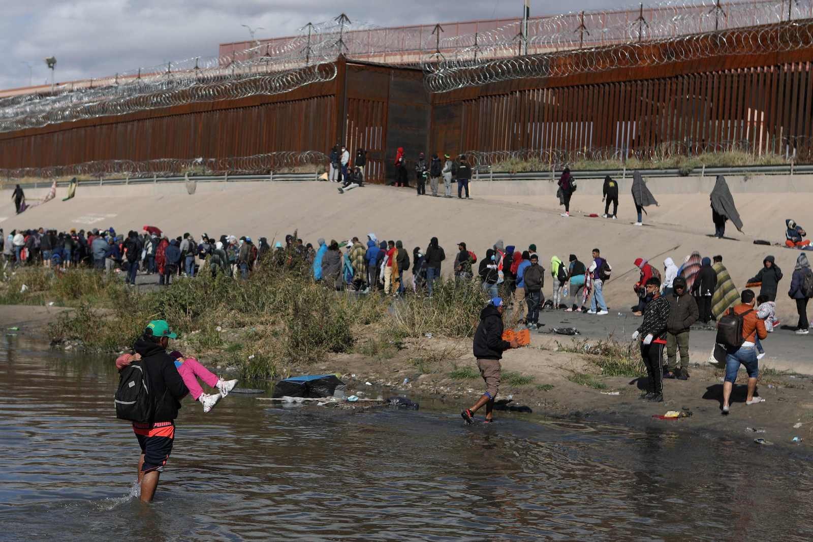 Largas colas junto a la frontera entre México y EEUU. (Herika MARTINEZ/AFP) Largas colas junto a la frontera entre México y EEUU. (Herika MARTINEZ/AFP)