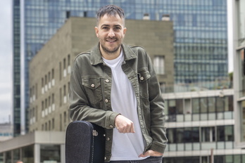 Iñigo Etxezarreta arduratu da En Tol Sarmientoren ‘Guretzat’ diskoaren sorkuntzaz eta ekoizpenaz; urte berriarekin hasiko dira zuzenekoetan.