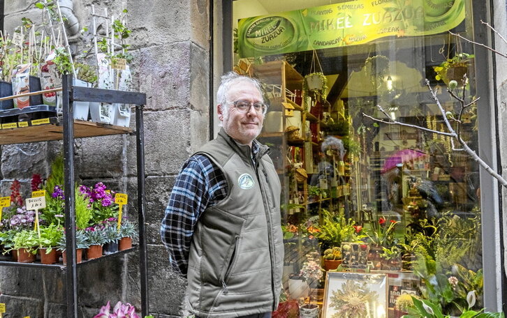 Mikel Garcia abrió en 2009 la tienda en Errondabide, siguiendo la tradición familiar centenaria de los Zuazua.