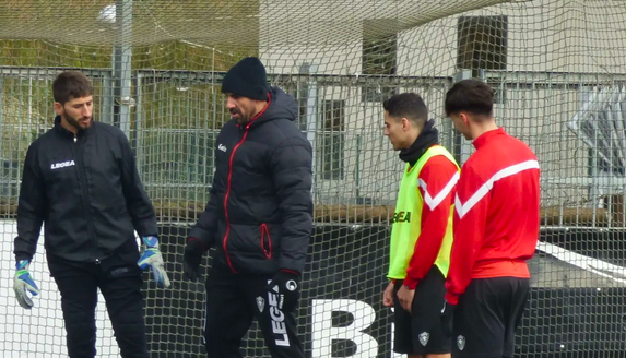 Iraizoz Altamira atezainarekin entrenamendu batean. (@GernikaClub)