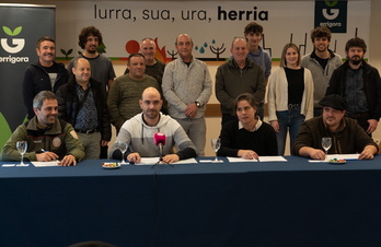 Errigorako eta Cpaen-eko kide, alkate, basozain, suhiltzaile eta abeltzainek Iruñean egin duten agerraldia.