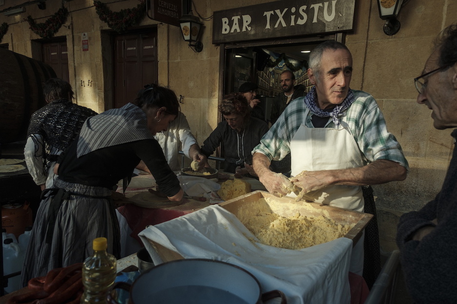 Elaborando más talos, que tenían una gran demanda.
