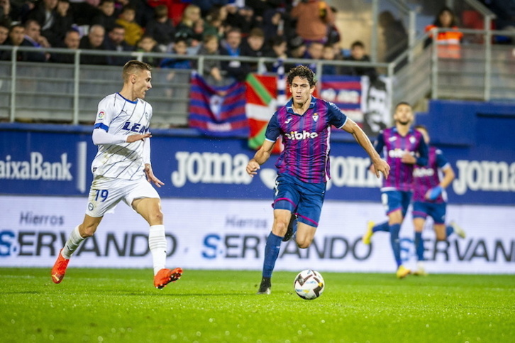 El Alavés es uno de los tres equipos que se ha llevado algún punto del fortín de Ipurua, donde el Eibar se matiene invicto.