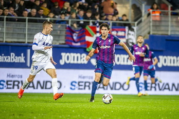 El Alavés es uno de los tres equipos que se ha llevado algún punto del fortín de Ipurua, donde el Eibar se matiene invicto.