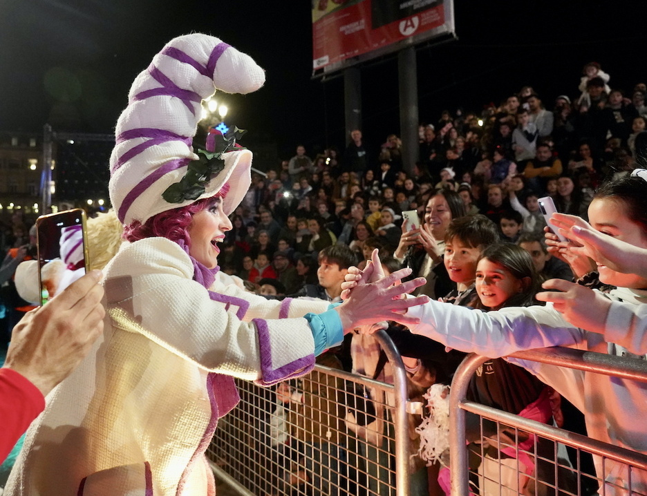 Haur askok Mari Domingi agurtu nahi izan dute.