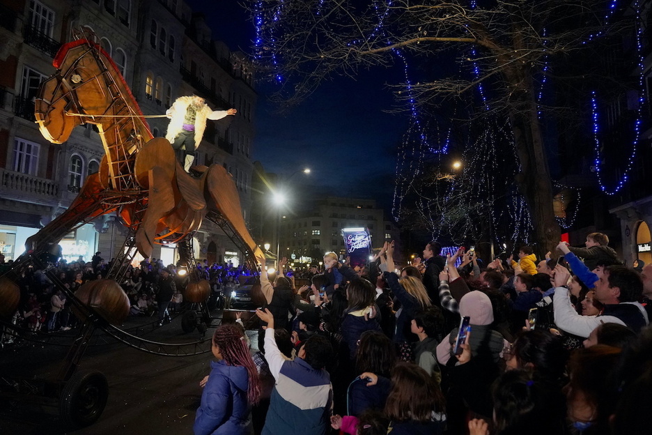 Askok argazkiak egiteko ere aprobetxatu dute.