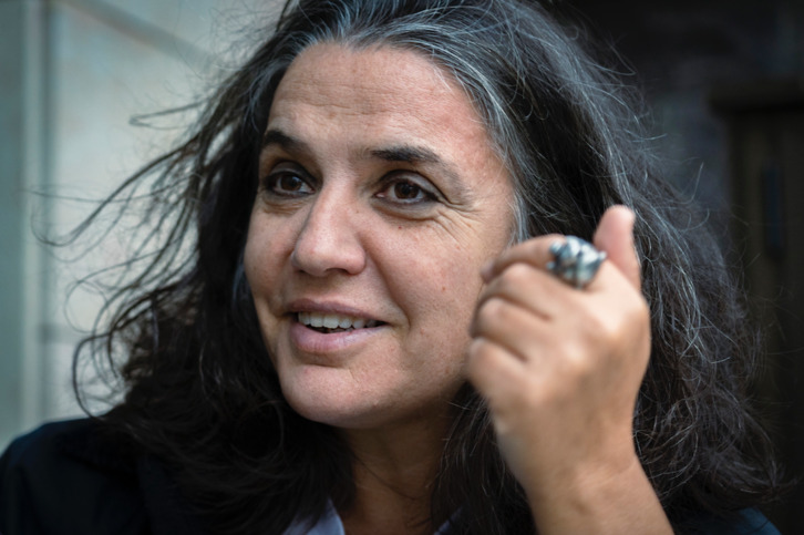 Anari Alberdik liburua argitaratu berritan hartu du NAIZ.