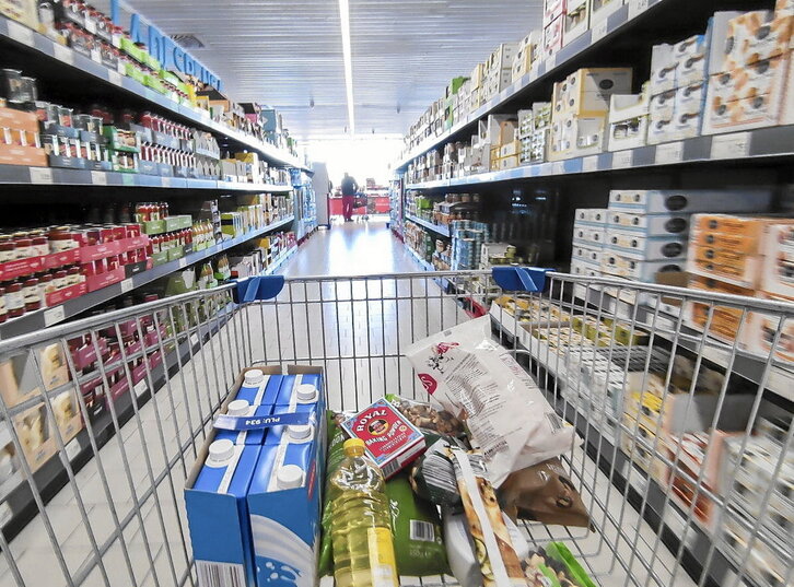 Prezioak ikaragarri igo dira azken urtean, baina inflazioa Ukrainako gerraren aurretik zetorren.