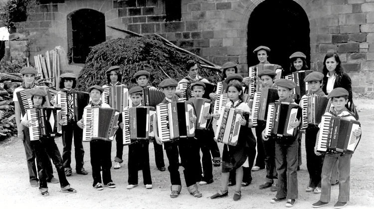 Banda de acordeones de Bera –1978–. (Fotografías cedidas para el libro “Bera” por Tere Abril e Isabel Ferrero).