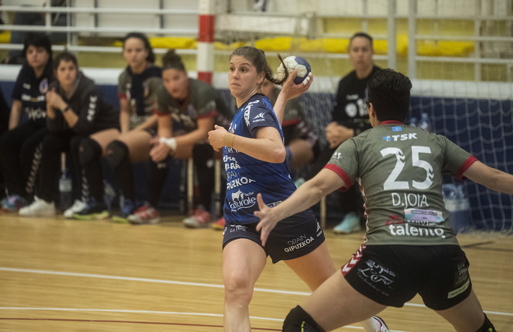 Elke Karsten argentinarrak bi denboraldiz jokatu zuen Bera Beran eta berriz itzultzen da Donostiara.