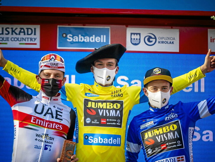 Tadej Pogacar, Primoz Roglic y Jonas Vingegaard en el podio final de la Itzulia de 2021.