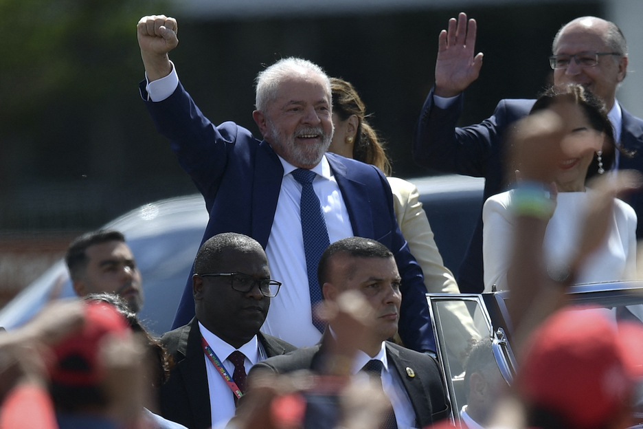 Kartzelatik pasa ostean, Lula berriz presidente. Kartzelatik pasa ostean, Lula berriz presidente.