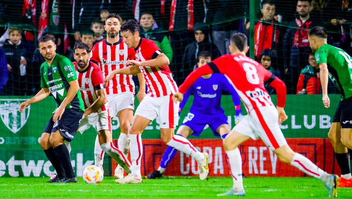 Sancet y Vesga se han mantenido en el once, pero el navarro ha adelantado su posición contra Sestao River y Betis. (@AthleticClub) Sancet y Vesga se han mantenido en el once, pero el navarro ha adelantado su posición contra Sestao River y Betis. (@AthleticClub)