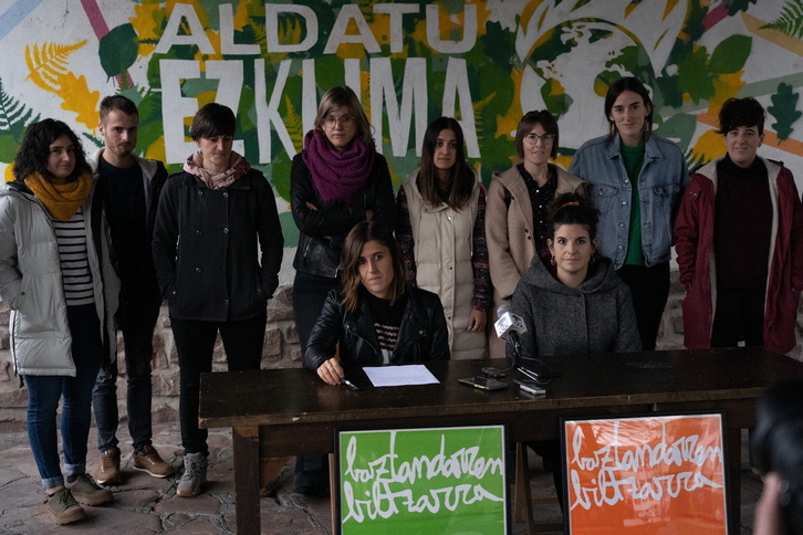 Baztandarren Biltzarra Elkarteko kideek Elizondon egin dute agerraldia. 