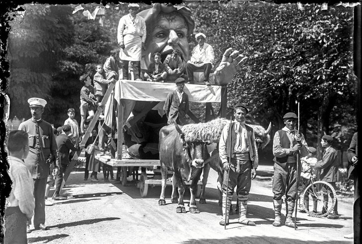 Imagen del Gargantúa en Gasteiz en la década de 1920.