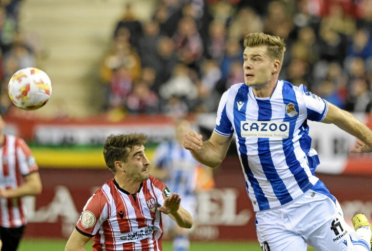 Sorloth confirmó su buen momento con una opción fallada por poco y con un gol anulado por fuera de juego muy discutible.