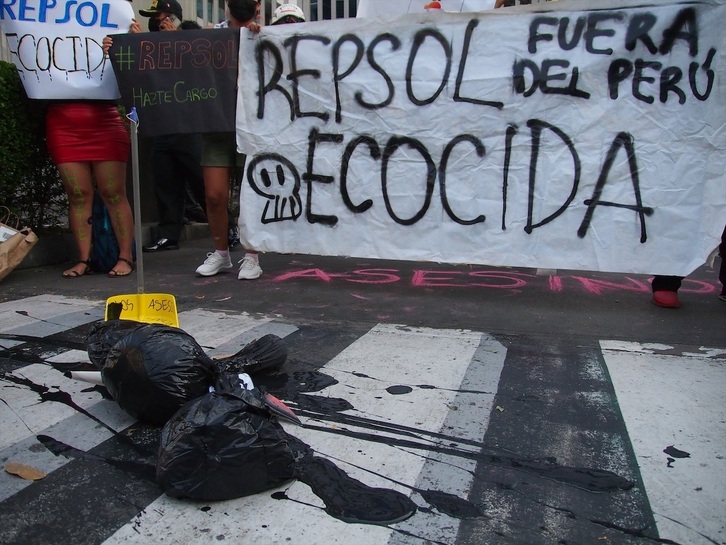 Protesta en enero en Perú contra Repsoil por el vertido de crudo.