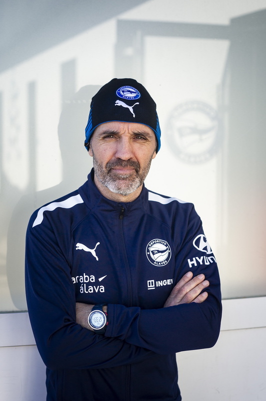 Iñigo Juaristi Alaveseko entrenatzailea Ibaian.