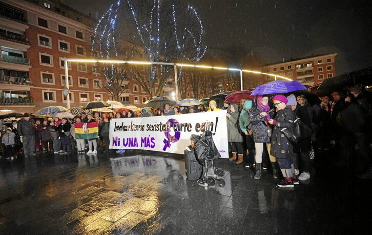 Concentración para denunciar la muerte de Rebeca, víctima de la violencia machista.