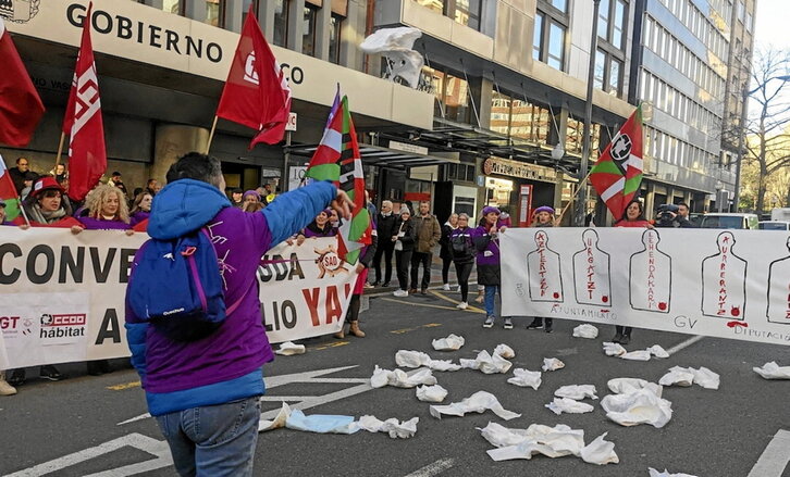 Pixoihal jaurtiketa egin dute Bizkaiko ELZko langileek.