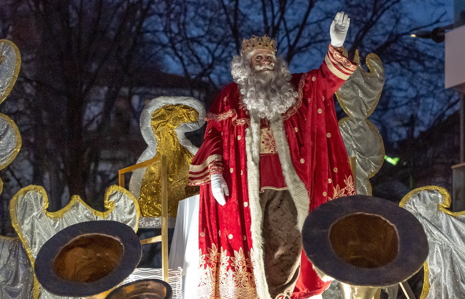 La cabalgata recorre las calles de Donostia. La cabalgata recorre las calles de Donostia.