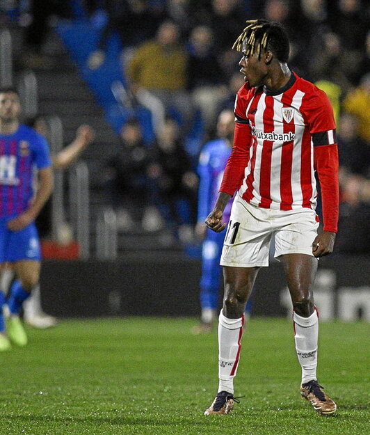 Nico Williams celebra el primer gol.