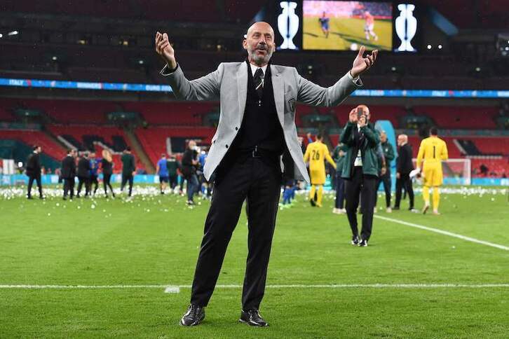 Gianluca Vialli celebra el título de la selección italiana en la pasada Eurocopa de 2021.