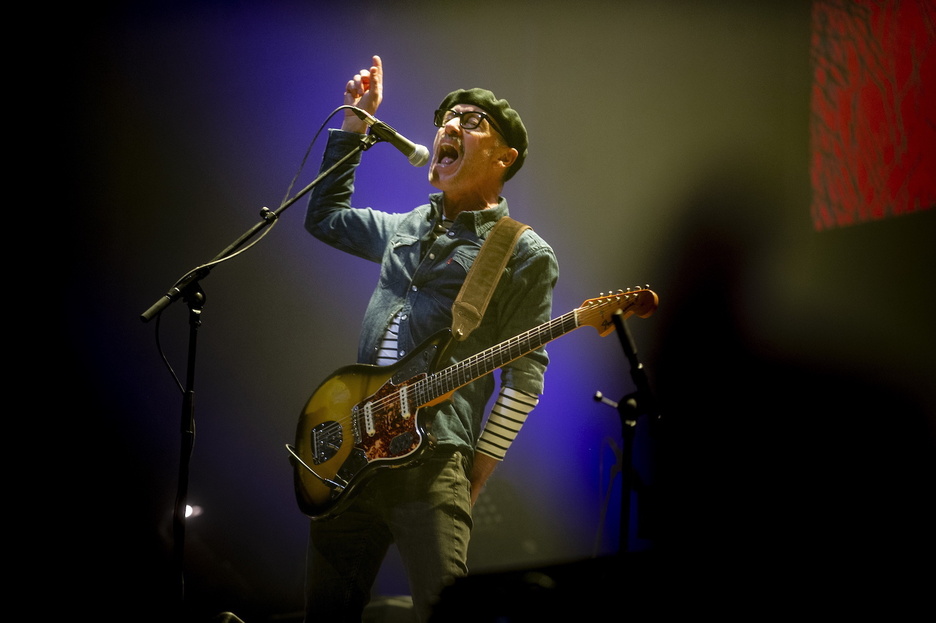 Gari, jo eta su gitarrarekin. Gari, jo eta su gitarrarekin.